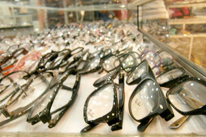 ضبط مليون زوج من النظارات المقلدة في تايلند