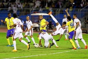 الفيصلي بتسعة لاعبين يتعادل مع النصر بالدوري السعودي