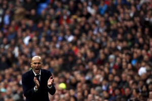 زيدان يبدي تفهمه لغضب الجماهير ويشيد بأداء رونالدو