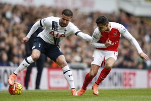 أرسنال يتعادل مع توتنهام ويحرمه من انتزاع صدارة الدوري الإنجليزي