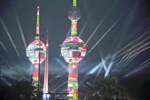 بالصور... «كويت العطاء»... زيَّن سماء البلاد