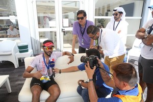 ناصر بن حمد ثانياً بالفئة العمرية لمجموعته في سباق أبوظبي للتراثيلون العالمي