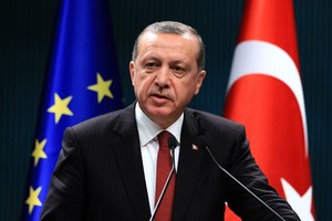 أردوغان يقترح بناء قرية للاجئين على الحدود السورية