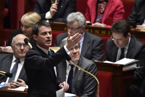 رئيس وزراء فرنسا: لا ابتزاز في إجازة الإصلاحات العمالية