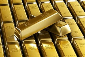 الذهب يستقر دون أعلى مستوى في 13 شهرا