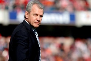 الوحدة الإماراتي يجدد تعاقده مع المدرب أغيري لمدة موسم