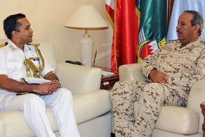 القائد العام لقوة دفاع البحرين يستقبل الملحق العسكري الهندي   