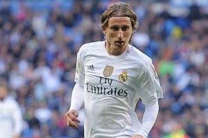 ريال مدريد هدد مودريتش إن لم ينتقل لصفوفه