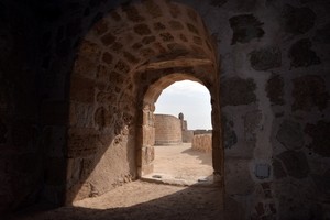 بالصور ... مداخل وغرف قلعة البحرين