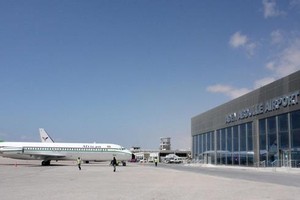 جرحى بانفجار حاسوب مفخخ في مدخل مطار صومالي