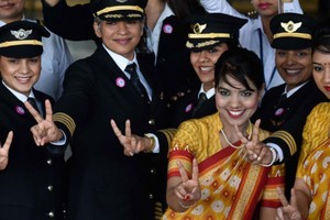 احتفالا بيوم المرأة العالمي... طاقم نسائي يقود رحلة لطيران هندي للمرة الأولى!