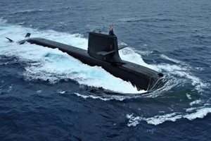 غواصة يابانية تزور الفلبين