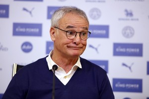 مدرب ليستر يطالب لاعبيه بالتحلي الهدوء