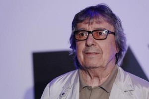 'بيل وايمان' عضو 'رولينج ستونز' السابق مصاب بالسرطان