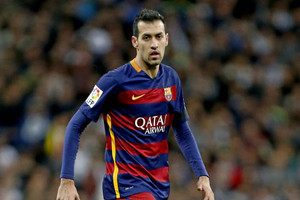 بوسكيتس يقترب من تمديد عقده مع برشلونة