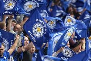 الأرض تتحرك تحت إقدام جماهير ليستر