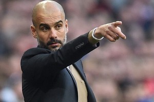 غوارديولا يبدأ استعداده لتدريب مانشستر سيتي بطلب لاعبين جدد