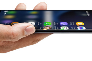 تجربة هاتف سامسونج 'Galaxy S7' الجمال في راحة يدك