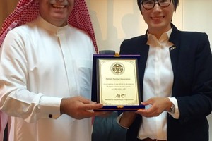 إسماعيل يبحث سبل التطوير مع الآنسة ليلي