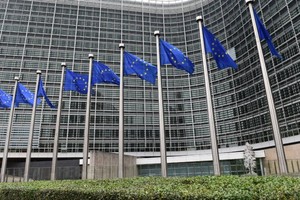 المفوضية الأوروبية تحذر إيطاليا بشأن الموازنة وتحثها على إتخاذ إجراءات