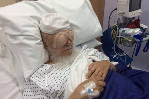 المرجع الفياض يجري ثالث عملية جراحية لعينيه في لندن