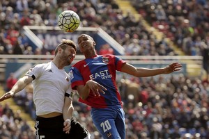 روسي يقود ليفانتي للفوز على فالنسيا بالدوري الإسباني