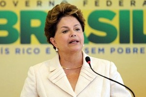 أزمة حكومية في البرازيل وروسيف تهدد بحل الائتلاف الحاكم