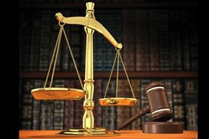 أبو ظبي.. أُمّ تضرب رضيعتها بعد ساعة من ودلاتها حتى الموت