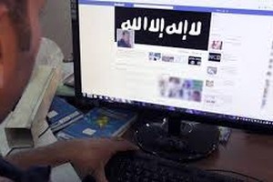 سجن إماراتي أدار حسابات إلكترونية تروج لأفكار داعش