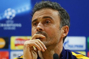 إنريكي يستمتع ويفضّل توقيع العقود القصيرة الأمد