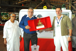 عمال الصلب والغلايات يودعون مدير التصنيع بـ 'أسري'