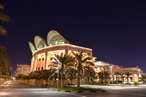 شاهد صور ليلية لمركز عيسى الثقافي