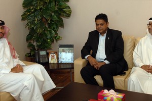 الحاج يبحث سبل التعاون مع رئيس الاتحادات المحلية بالاتحاد الآسيوي لكرة السلة