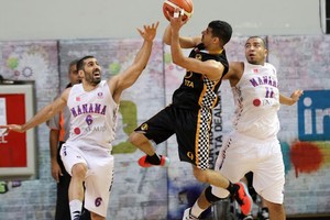 سلة الأهلي تكبد 'الزعيم' ثاني خسارة