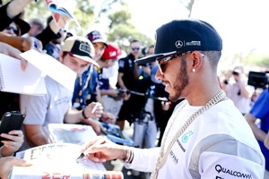 هاميلتون يترك حياة الترف والأسفار للتركيز على الموسم الجديد للفورمولا1