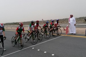 إقامة سباق المرحلة الثانية للإناث استعدادا للخليجية للدراجات