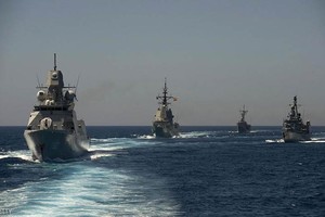 قائد بحري: مهربو البشر يغيرون طرقهم لتجنب سفن الناتو في بحر أيجة