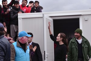 أنجلينا جولي تزور لاجئين سوريين في لبنان