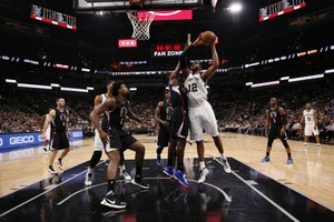 سبيرز يُحافظ على سجله بدون هزيمة على ملعبه بالـ'NBA'