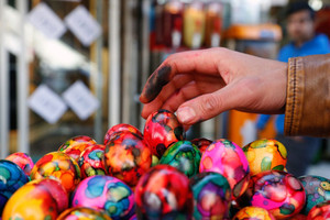 بالصور.. استعدادات الايرانيين في العاصمة طهران لاحتفالات عيد النيروز