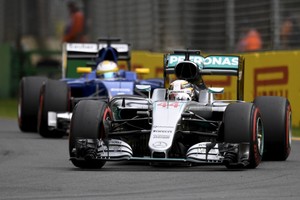 هاميلتون يتفوق في أخر التجارب الحرة لسباق استراليا للسيارات