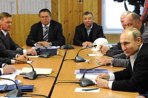 بوتين يشرف على مشروع إمداد جزيرة القرم بالطاقة الكهربائية