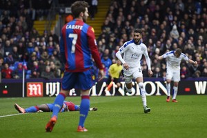 ليستر يفوز بهدف محرز ويواصل سعيه نحو الفوز بالدوري الإنجليزي