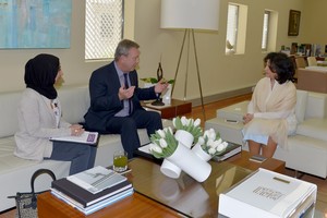 الشيخة مي تؤكد أهمية التواصل الثقافي بين الشعوب