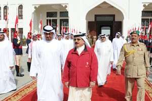 عاهل البلاد في مقدمة مودعي محمد بن زايد