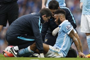 غياب هارت وسترلينغ عن مانشستر سيتي نحو 4 أسابيع بداعي الإصابة