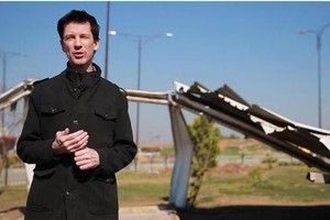 صحفي بريطاني محتجز لدى تنظيم 'داعش' يظهر في شريط فيديو