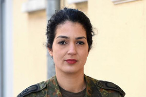 مجندة مسلمة بالجيش الألماني: فيلم حمسني للالتحاق بالجيش