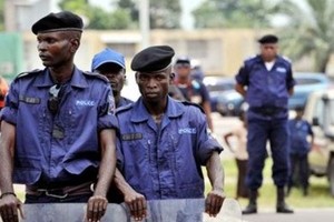 الشرطة تفرق بعنف 200 شخص قرب مكتب اقتراع في الكونغو