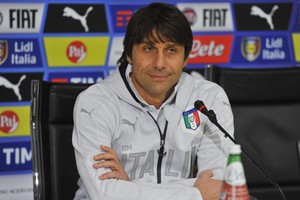 مدرب ايطاليا كونتي يرفض الحديث عن مستقبله